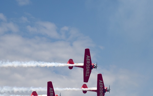 Phillips 66 Aerostars flying high