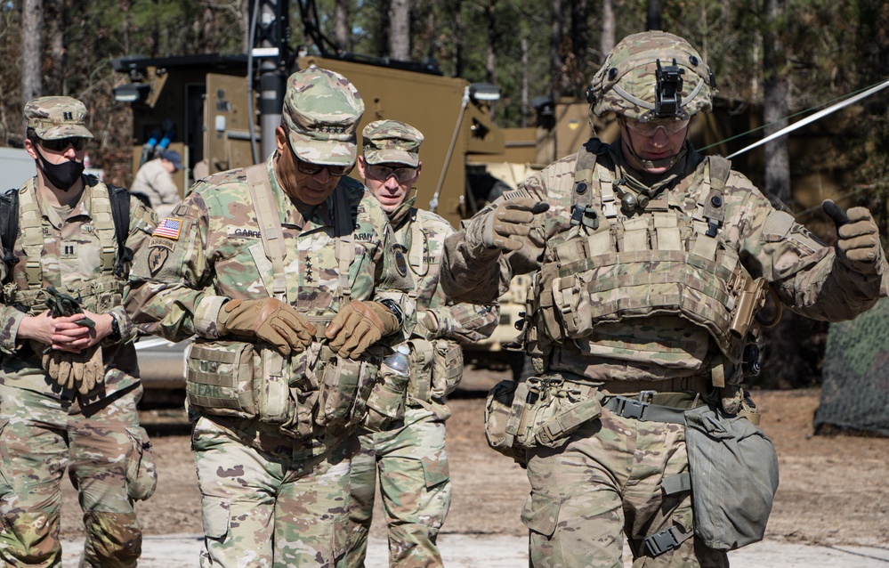 Commanding Officers meet with FORSCOM General