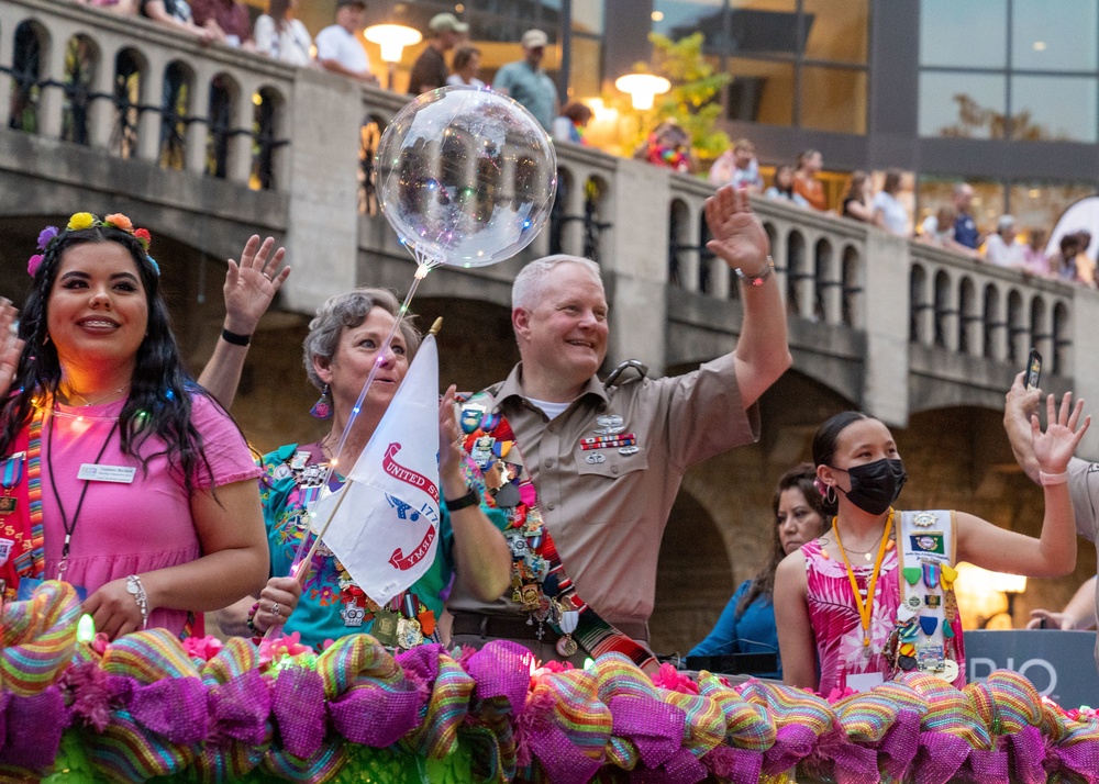 U.S. Army North Leadership enjoys Texas Cavaliers Parade during Fiesta