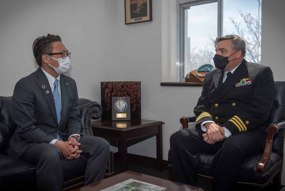 Nagasaki Governor Kengo Oishi Visits CFAS