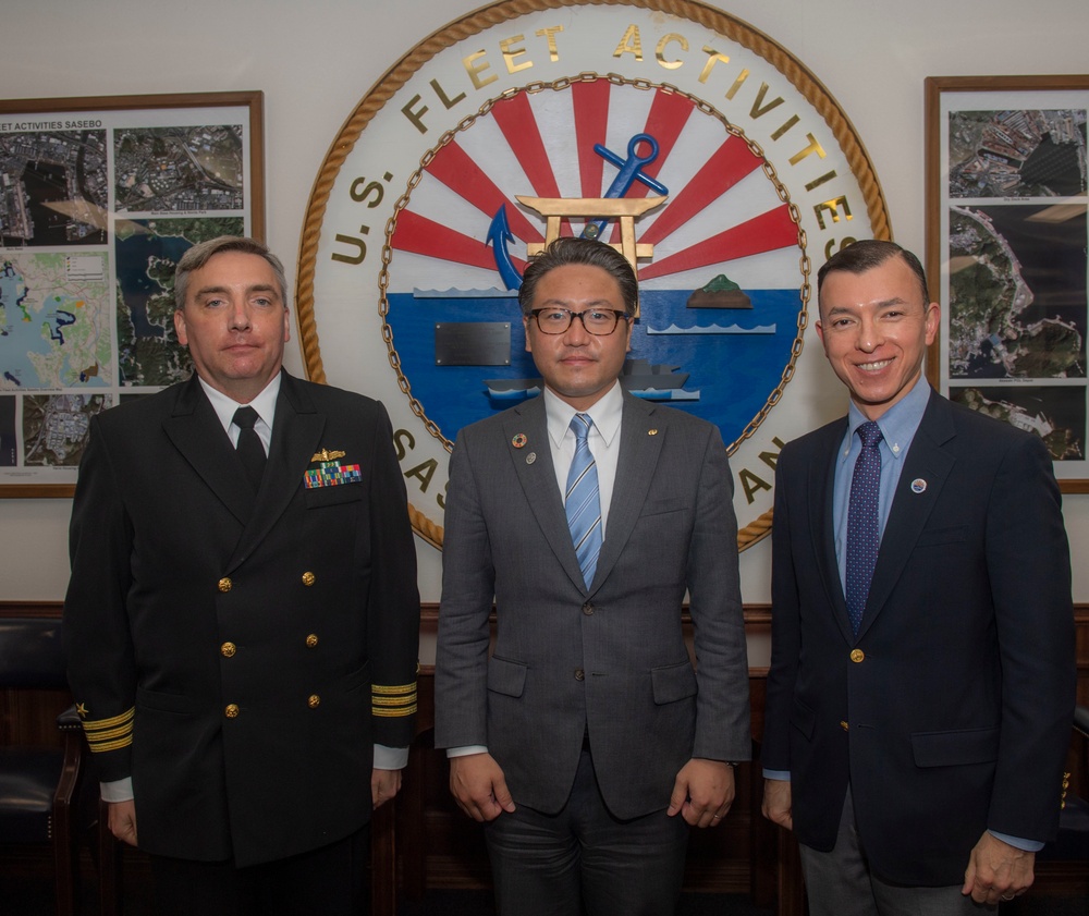 Nagasaki Governor Kengo Oishi Visits CFAS