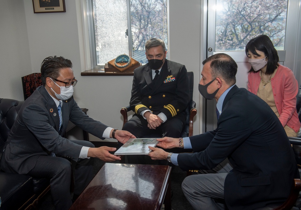 Nagasaki Governor Kengo Oishi Visits CFAS