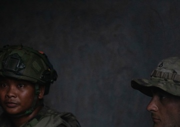 U.S. and Philippine Army Forces Conduct Simulated Raid During Balikatan