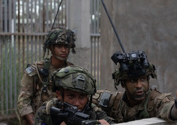 U.S. and Philippine Army Forces Conduct Simulated Raid During Balikatan