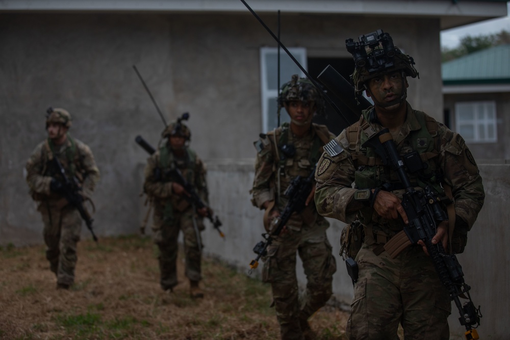 U.S. and Philippine Army Forces Conduct Simulated Raid During Balikatan