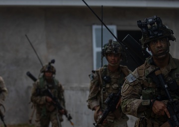 U.S. and Philippine Army Forces Conduct Simulated Raid During Balikatan