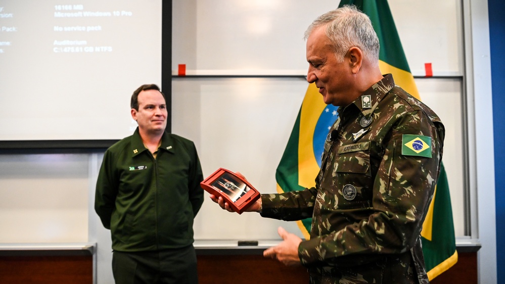 Brazilian General André Luis Novaes Miranda Inducted into IADC Hall of Honor