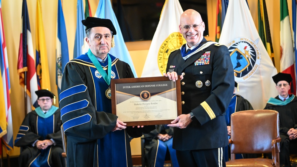 Dr. Roberto Pereyra Honored as IADC Distinguished Professor