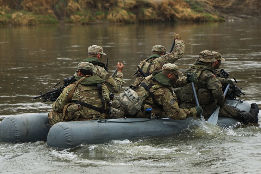 Paratroopers, Polish Allies take part in combined river crossing exercise