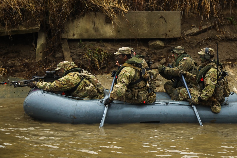 Paratroopers, Polish Allies take part in combined river crossing exercise