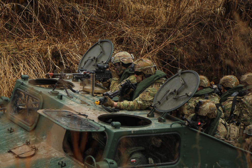 Paratroopers, Polish Allies take part in combined river crossing exercise