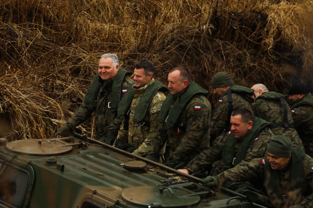 Paratroopers, Polish Allies take part in combined river crossing exercise