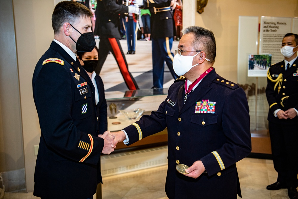 Chief of Staff of the Japan Ground Self-Defense Force Gen. Yoshida Yoshihide Participates in an Army Full Honors Wreath-Laying Ceremony at the Tomb of the Unknown Soldier