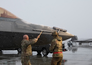 Raptors de-ice for Polar Force 22-4