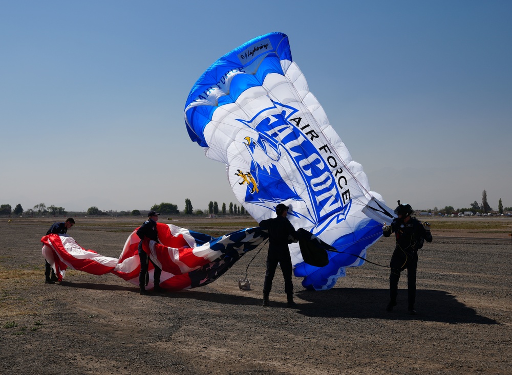 U.S. Airmen arrive at Chilean Trade and Air Show, FIDAE