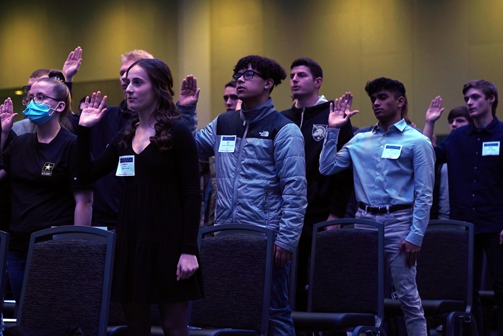 Signing ceremony welcomes new military enlistees from around Buckeye State