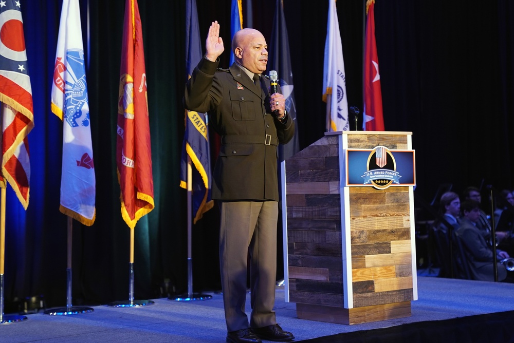 Signing ceremony welcomes new military enlistees from around Buckeye State