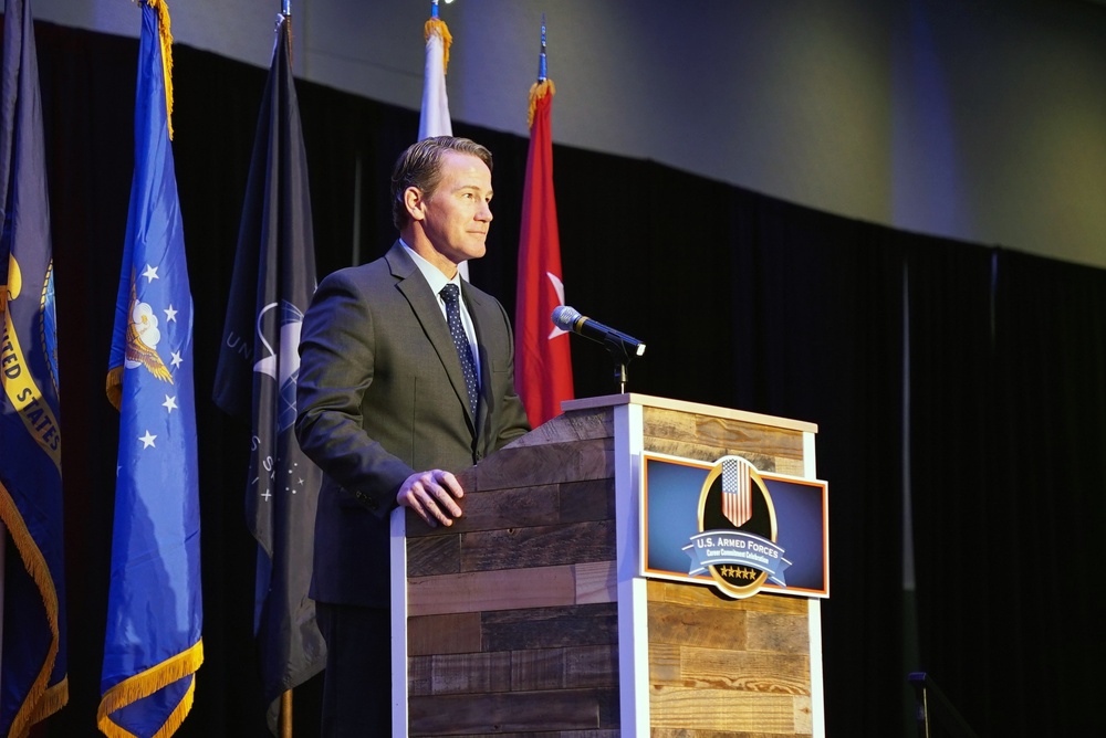 Signing ceremony welcomes new military enlistees from around Buckeye State