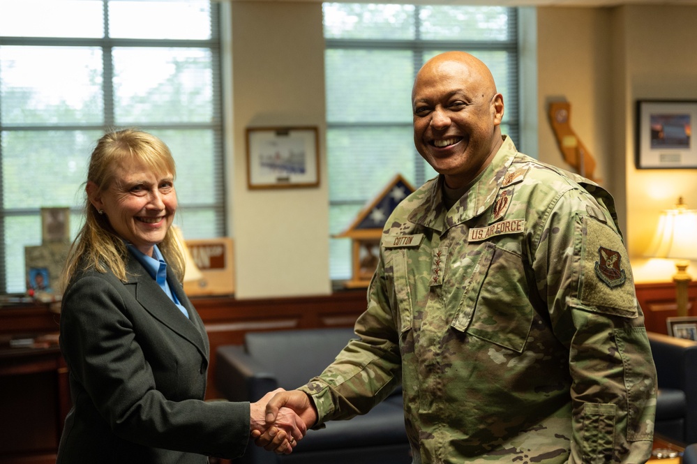 STRATCOM director of command, control, communications and computer systems visits