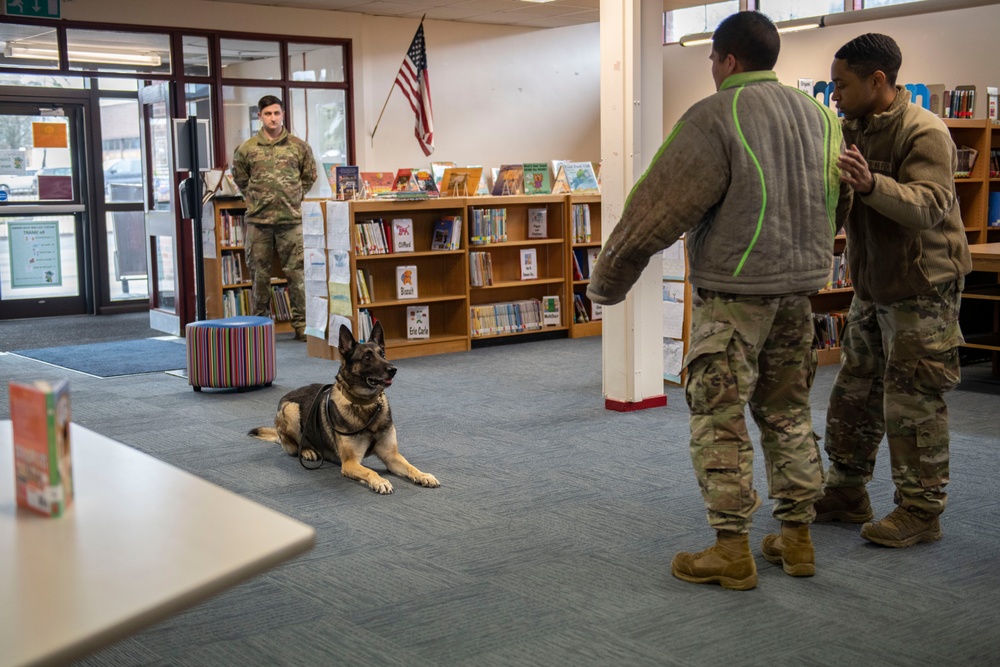 48th SFS demonstrates MWD capabilities for RAF Alconbury students