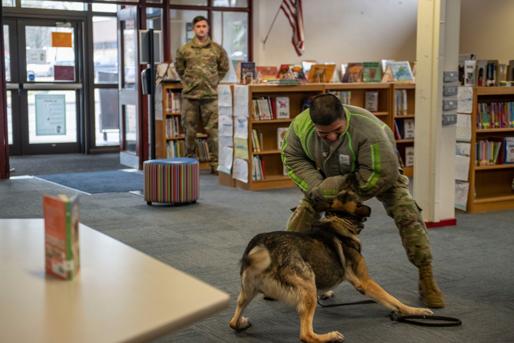 48th SFS demonstrates MWD capabilities for RAF Alconbury students