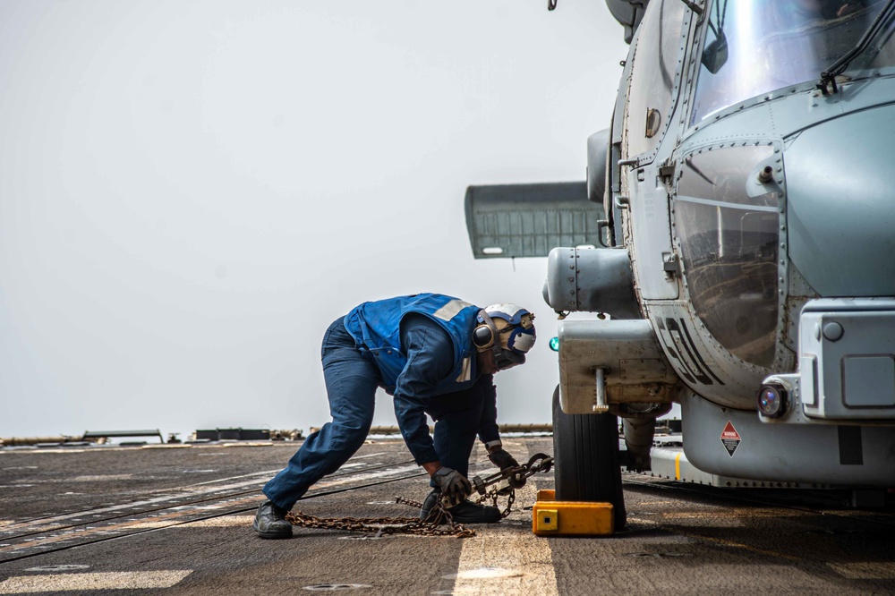 USS Jason Dunham (DDG 109) Conducts Flight Quarters