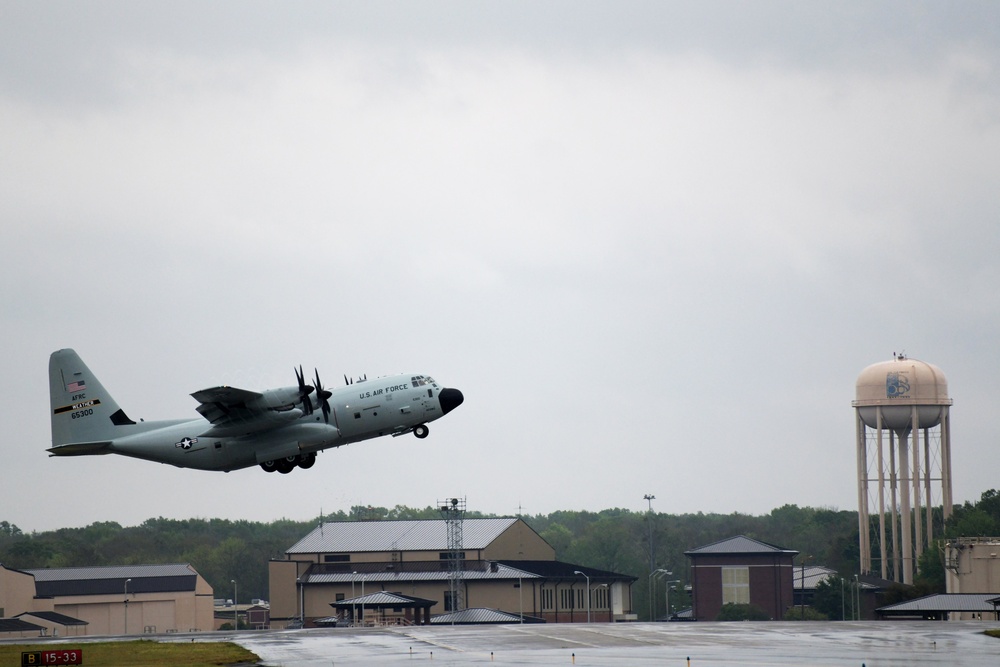 Robins AFB performs historic paint job for 'Hurricane Hunters'