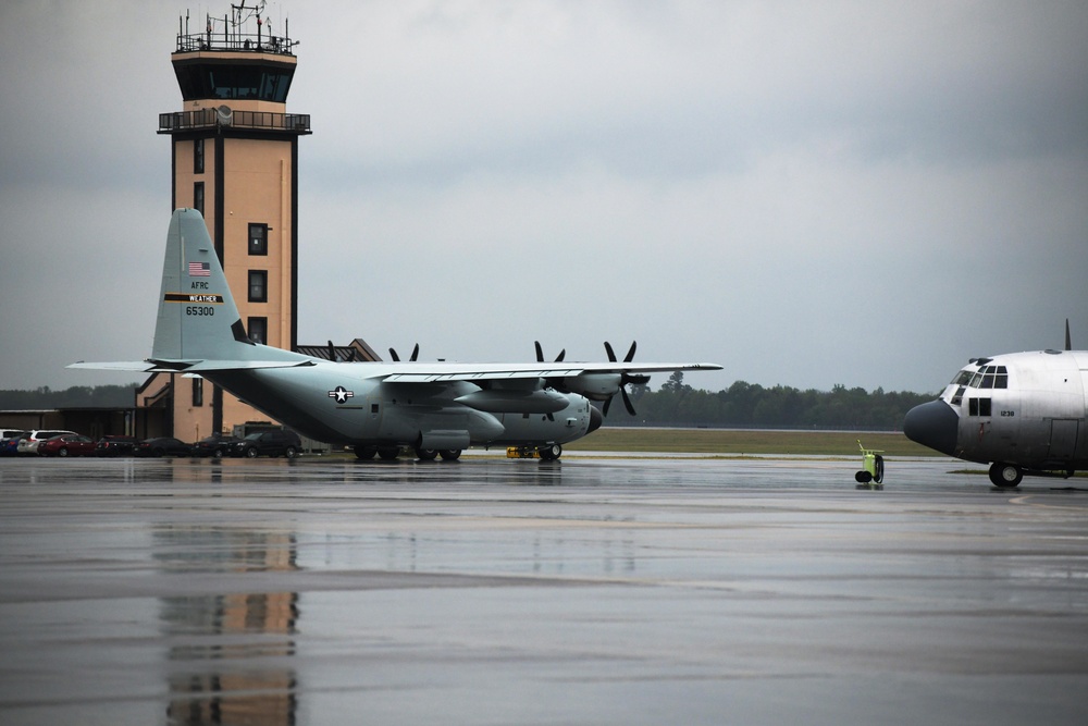 Robins AFB performs historic paint job for 'Hurricane Hunters'