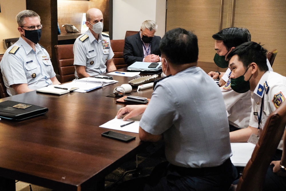 US, Philippine Coast Guards host maritime law enforcement forum