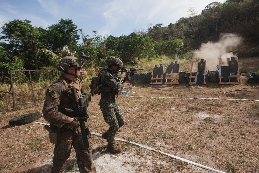 Balikatan 22- U.S. and Philippine Recon Marines Conduct a Close Quarters Range