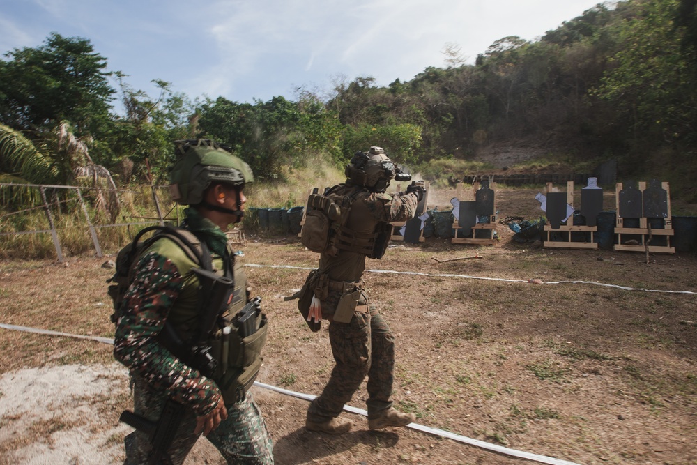 Balikatan 22- U.S. and Philippine Recon Marines Conduct a Close Quarters Range