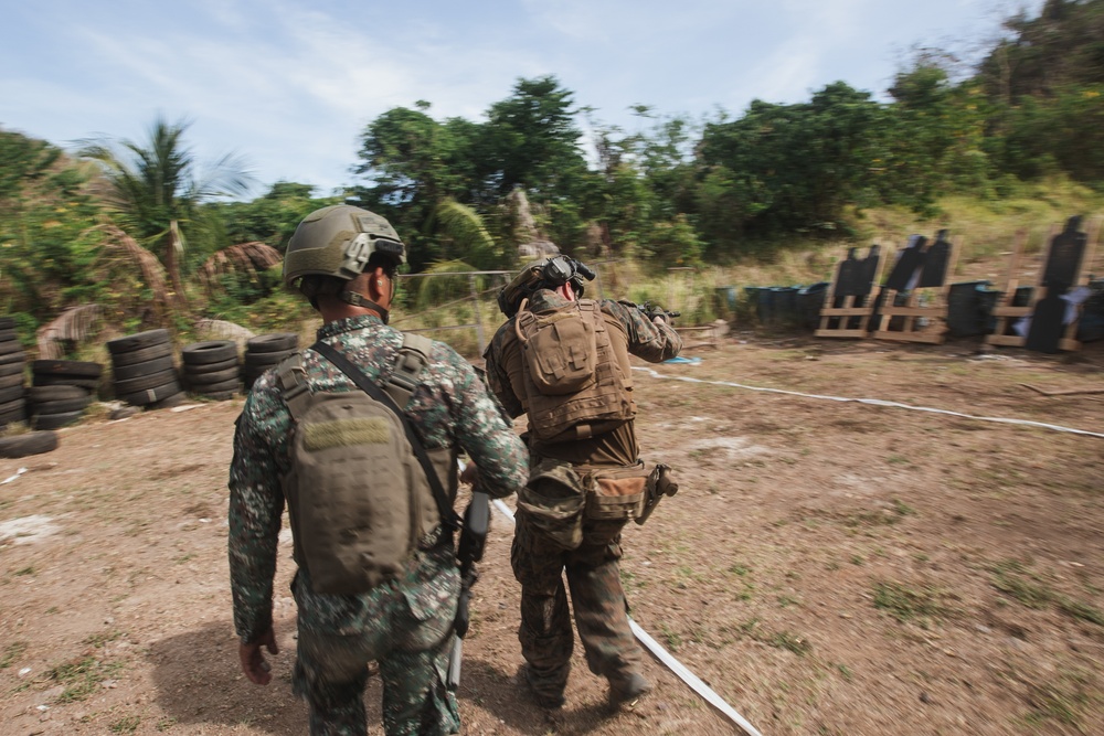 Balikatan 22- U.S. and Philippine Recon Marines Conduct a Close Quarters Range