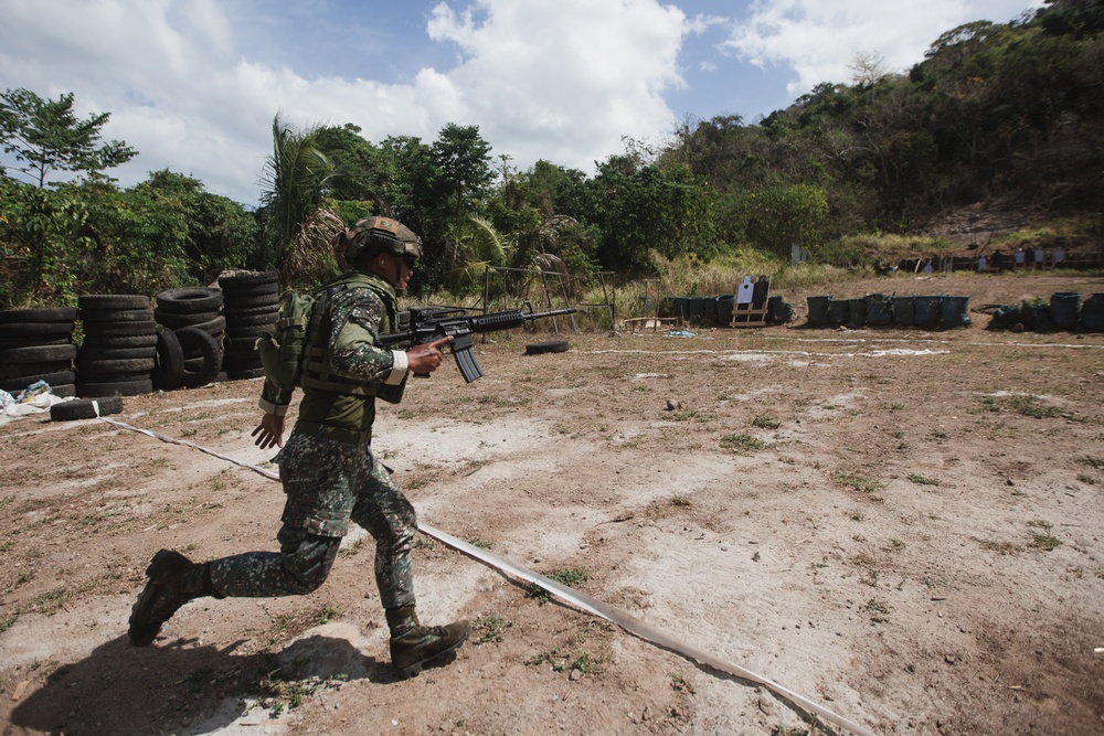 Balikatan 22- U.S. and Philippine Recon Marines Conduct a Close Quarters Range