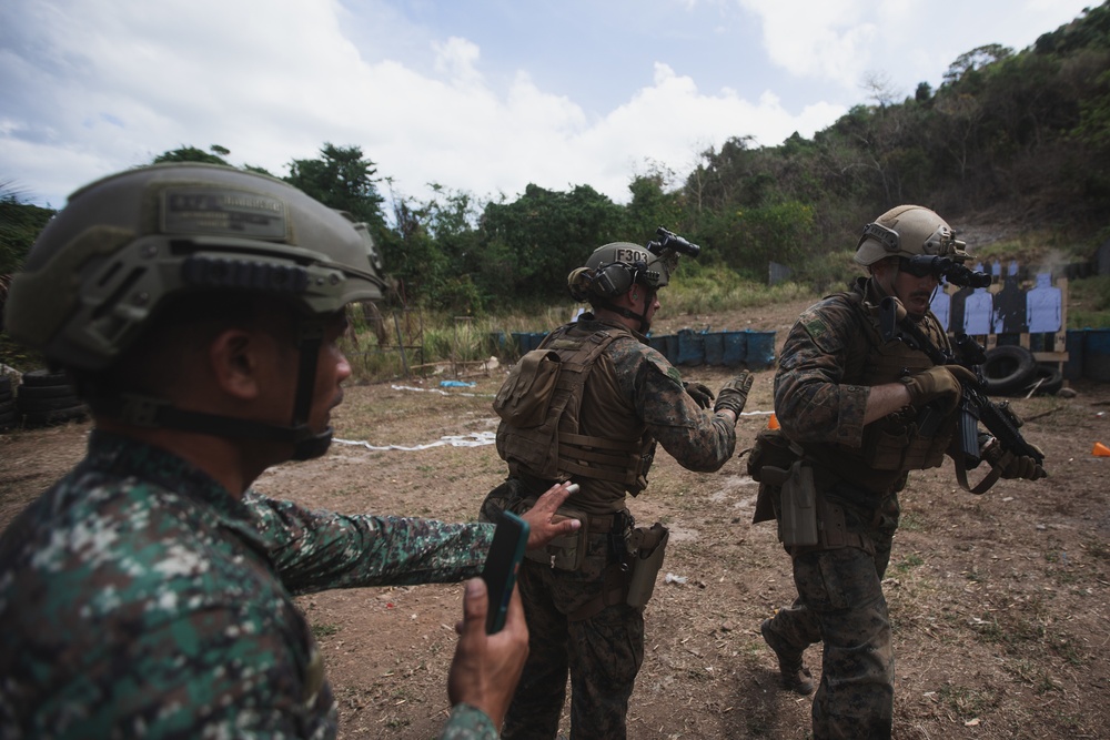 Balikatan 22- U.S. and Philippine Recon Marines Conduct a Close Quarters Range