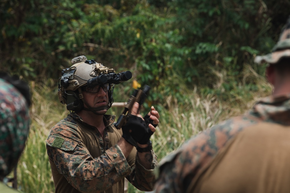 Balikatan 22- U.S. and Philippine Recon Marines Conduct a Close Quarters Range