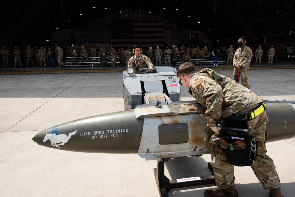51 MXG hosts Weapons Load Crew of the 1st Quarter Competition 2022
