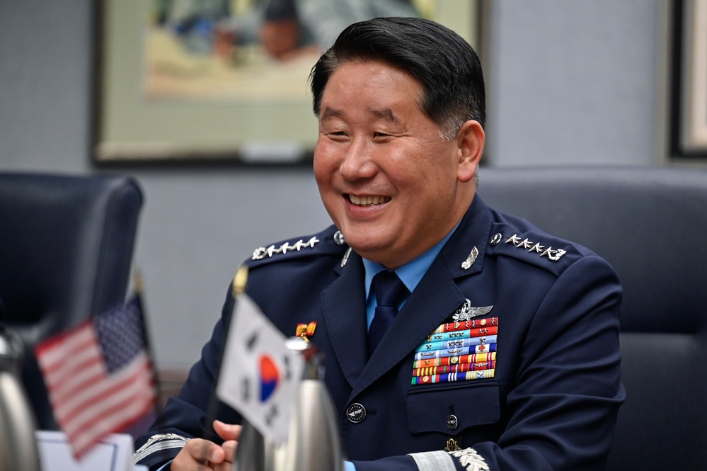 CSAF Brown receives National Security Merit from ROK CSAF Park