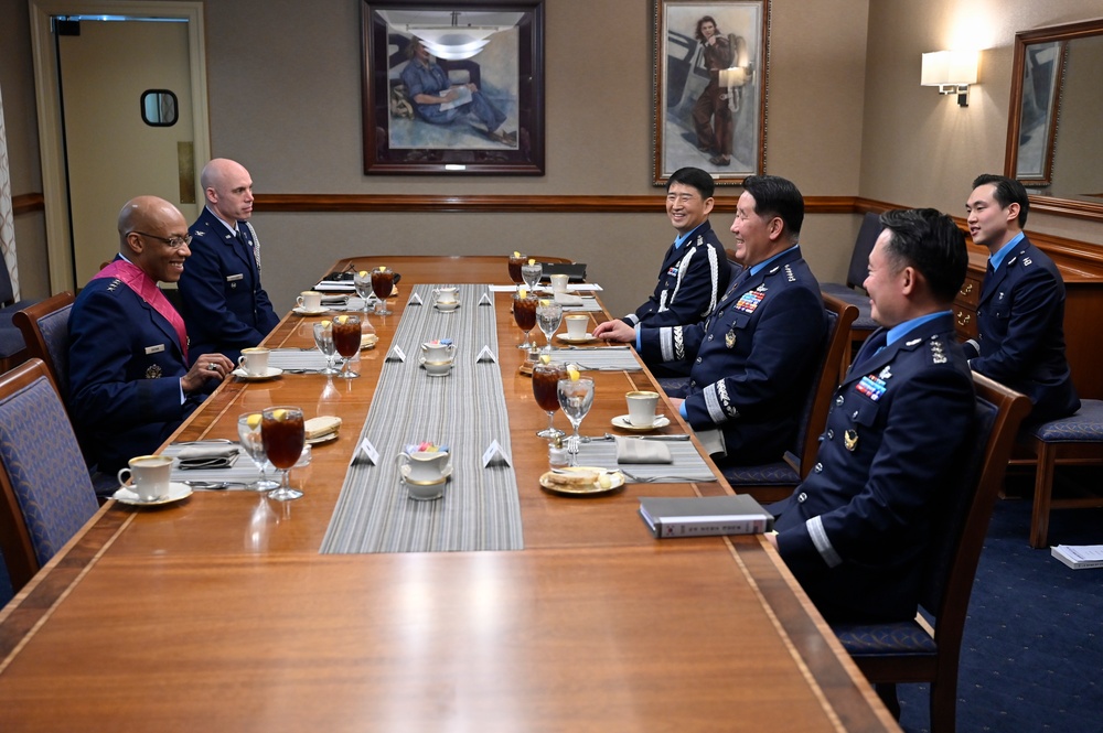 CSAF Brown receives National Security Merit from ROK CSAF Park