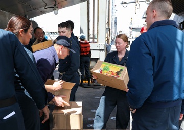 USS Ross replenishes at sea with FS Marne