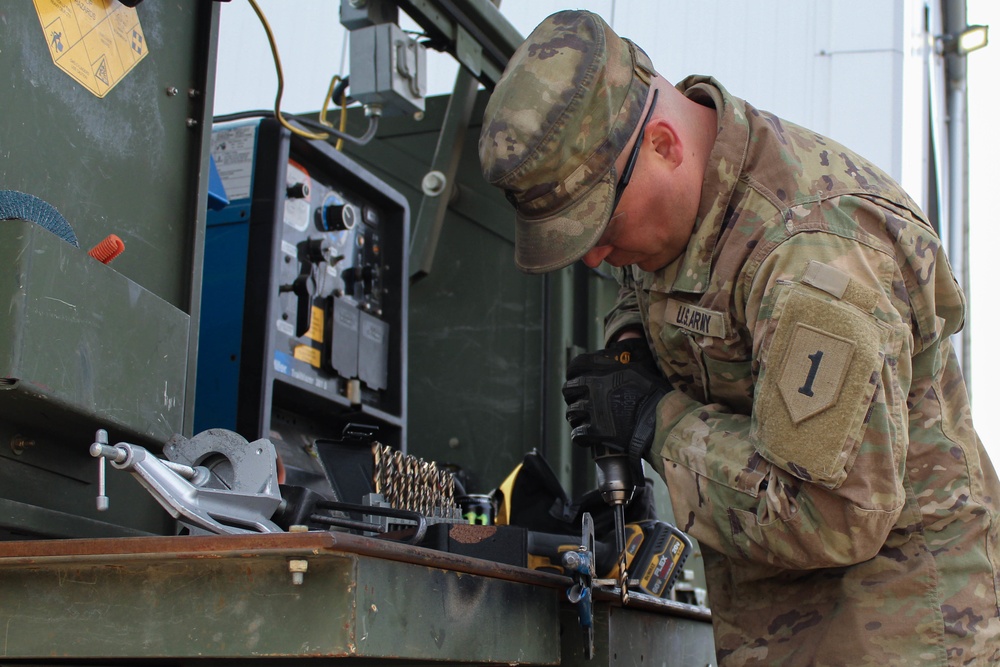 DVIDS - Images - Mathis Uses Skills to Improve Readiness on M1A2 Abrams ...