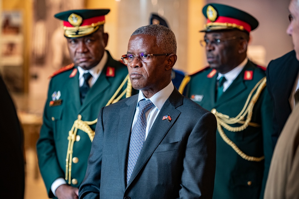 Minister of State of Angola Francisco Furtado Participates in a Public Wreath-Laying Ceremony at the Tomb of the Unknown Soldier