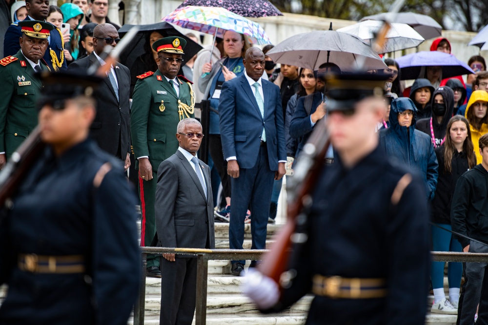 Minister of State of Angola Francisco Furtado Participates in a Public Wreath-Laying Ceremony at the Tomb of the Unknown Soldier