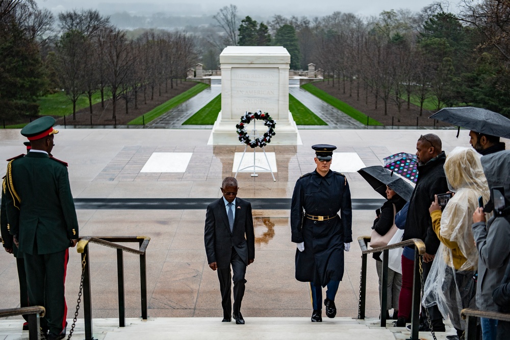 Minister of State of Angola Francisco Furtado Participates in a Public Wreath-Laying Ceremony at the Tomb of the Unknown Soldier