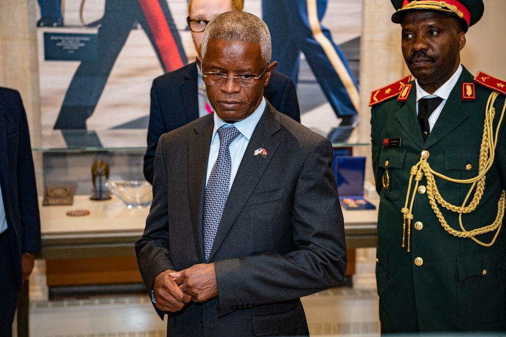 Minister of State of Angola Francisco Furtado Participates in a Public Wreath-Laying Ceremony at the Tomb of the Unknown Soldier