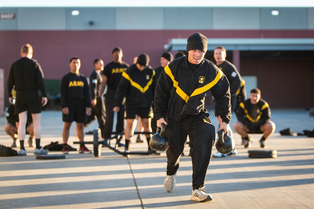 FORSCOM commander conducts physical fitness training with Ivy Division Soldiers