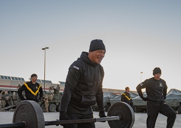 FORSCOM commander conducts physical fitness training with Ivy Division Soldiers