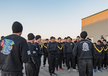 FORSCOM commander conducts physical fitness training with Ivy Division Soldiers
