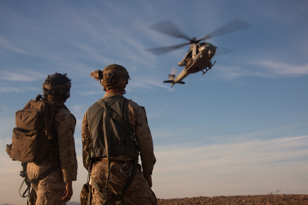 WTI 2-22: V12 Fast Rope &amp; Roof Top Insertions