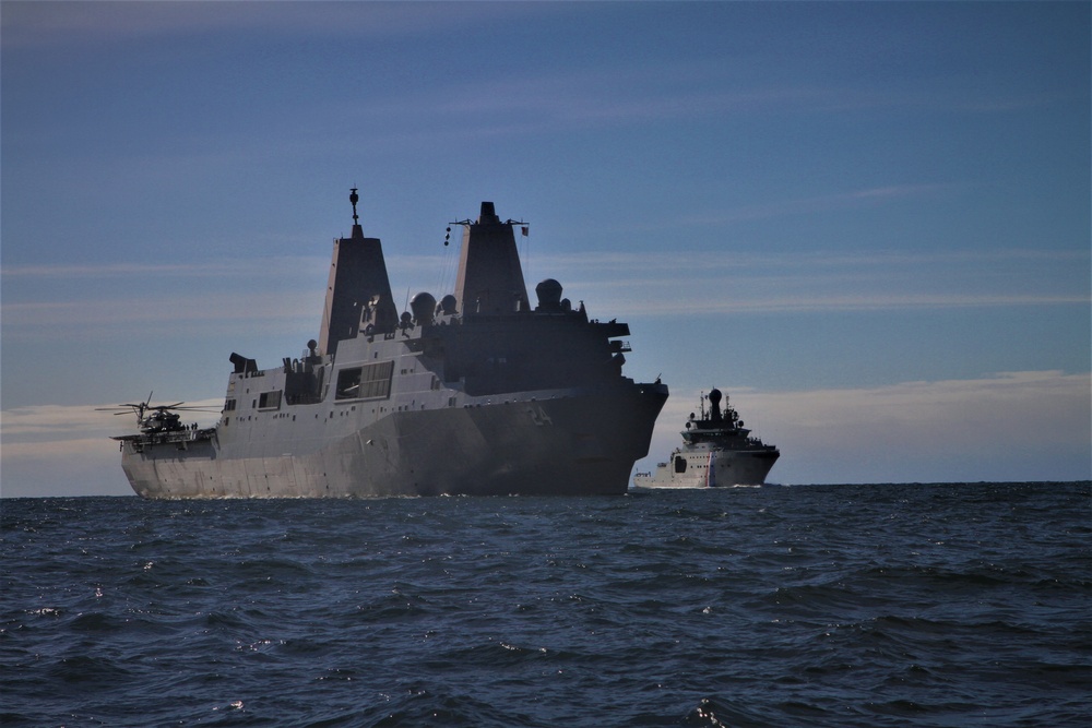 Icelandic Coast Guard operates with USS Arlington (LPD 24) during exercise Northern Viking 22