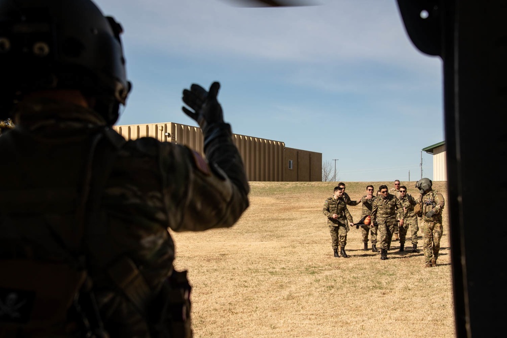 OKNG Soldiers and Airmen hold SPP knowledge exchange with Azerbaijan OCC Battalion